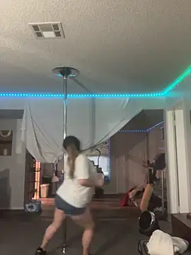 Snapshot of BuzzBunni69 chatting on 11, 10, 2025 BuzzBunni69 online show from 11, 10, 2025