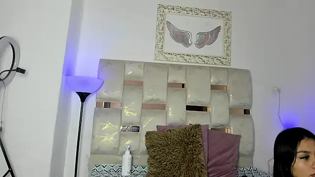 Nyra 18 online show from 27, 11, 2025