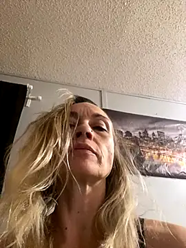 Snapshot of vixen_eyes chatting on 26, 9, 2025 vixen eyes online show from 26, 9, 2025