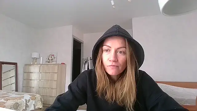 Snapshot of Thavione chatting on 3, 3, 2026 Thavione online show from 3, 3, 2026