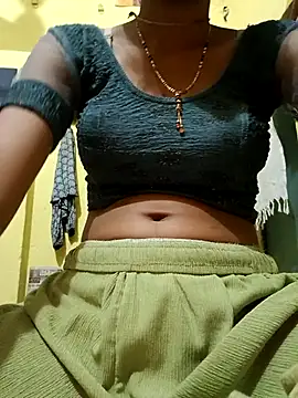 Snapshot of misskomal97 chatting on 17, 10, 2025 misskomal97 online show from 17, 10, 2025