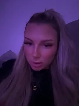 Snapshot of blondeeee chatting on 2, 5, 2026 blondeeee online show from 2, 5, 2026