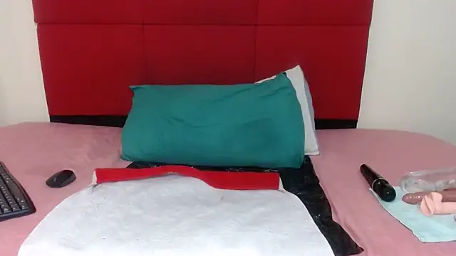 CurvyQueenx2 online show from 25, 3, 2026