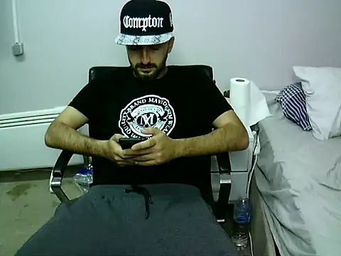 Snapshot of krerem chatting on 2, 11, 2025 krerem online show from 2, 11, 2025