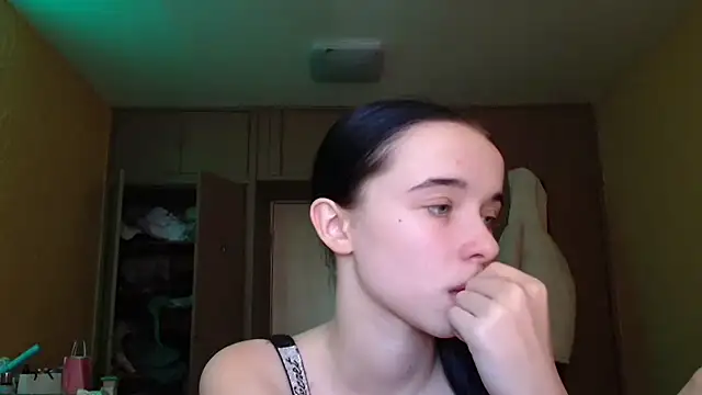 Emilia Light online show from 28, 2, 2026