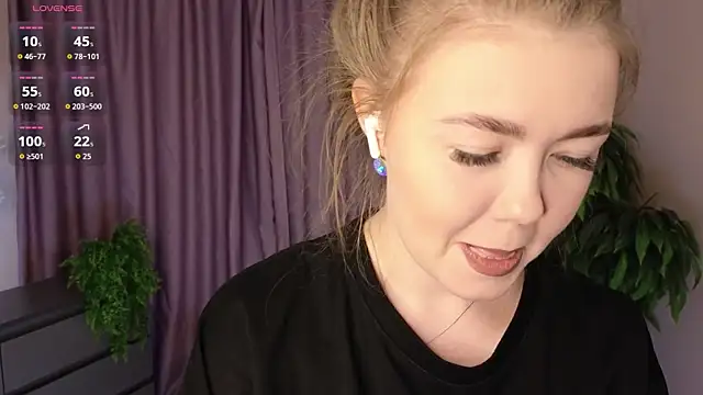 Snapshot of TwixieGuo chatting on 26, 11, 2025 TwixieGuo online show from 26, 11, 2025