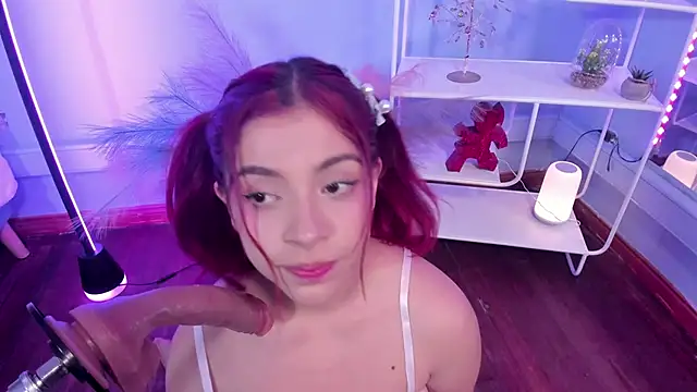 Snapshot of KathiaSaenz_ chatting on 10, 10, 2025 KathiaSaenz  online show from 10, 10, 2025