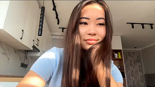 Ur neighbor Kira online show from 24, 10, 2025