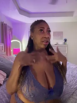 Snapshot of MadamGlam chatting on 1, 10, 2025 MadamGlam online show from 1, 10, 2025