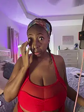 Snapshot of MadamGlam chatting on 2, 10, 2025 MadamGlam online show from 2, 10, 2025