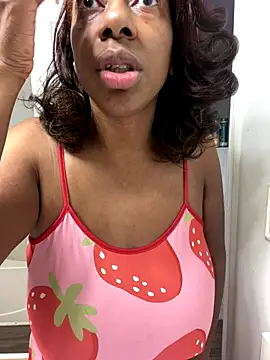 Snapshot of MadamGlam chatting on 10, 10, 2025 MadamGlam online show from 10, 10, 2025