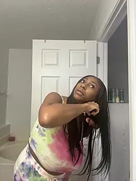 Snapshot of MadamGlam chatting on 17, 10, 2025 MadamGlam online show from 17, 10, 2025