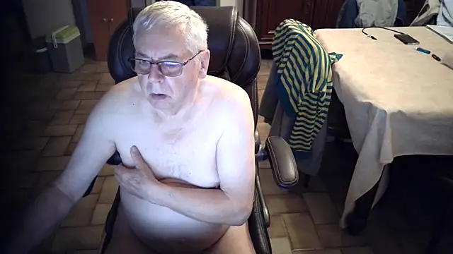 Snapshot of Alain633 chatting on 8, 10, 2025 Alain633 online show from 8, 10, 2025