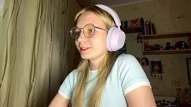 Snapshot of xX_Looola_Xx chatting on 27, 9, 2025 xX Looola Xx online show from 27, 9, 2025