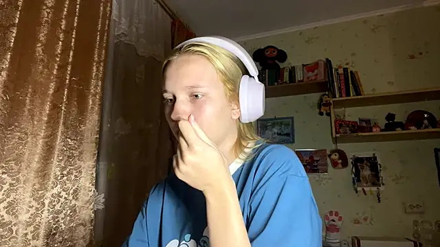 Snapshot of xX_Looola_Xx chatting on 3, 10, 2025 xX Looola Xx online show from 3, 10, 2025