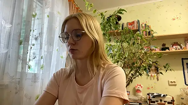 Snapshot of xX_Looola_Xx chatting on 10, 10, 2025 xX Looola Xx online show from 10, 10, 2025