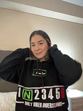 Snapshot of Mariana_gom chatting on 14, 7, 2026 Mariana gom online show from 14, 7, 2026