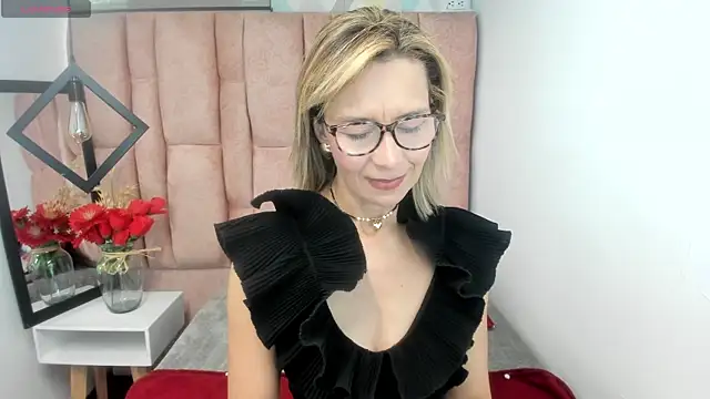 Issa Milf   online show from 4, 6, 2026
