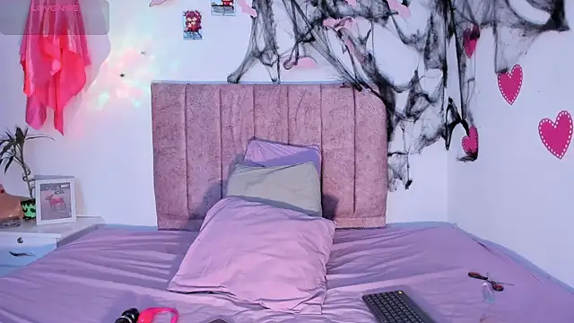 Mila 1wood online show from 25, 10, 2025