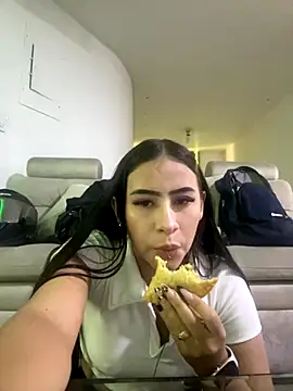 Scarlett Kiiss online show from 2, 11, 2025