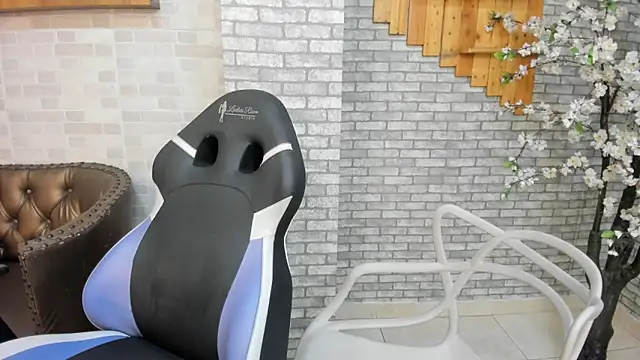 Alisonn Doll online show from 19, 12, 2025