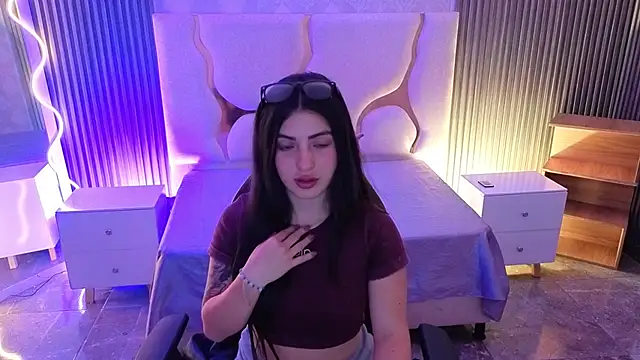 Ixchel tay online show from 7, 4, 2026