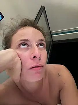Snapshot of GoldenPussy1329 chatting on 7, 6, 2026 GoldenPussy1329 online show from 7, 6, 2026