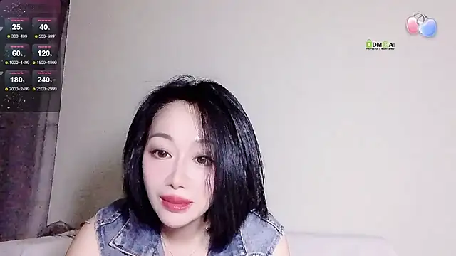 Snapshot of Smile-- chatting on 6, 10, 2025 Smile-- online show from 6, 10, 2025