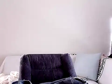 Snapshot of Smile-- chatting on 7, 10, 2025 Smile-- online show from 7, 10, 2025