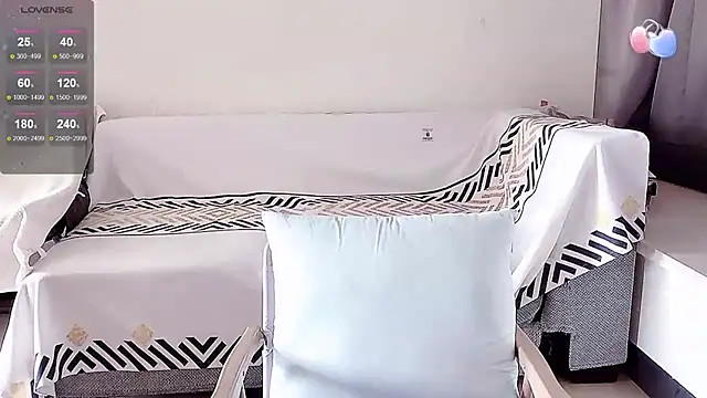 Snapshot of Smile-- chatting on 9, 11, 2025 Smile-- online show from 9, 11, 2025