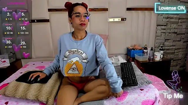 Snapshot of Rchelx69x chatting on 10, 5, 2026 Rchelx69x online show from 10, 5, 2026