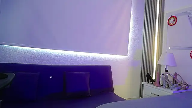 chloe  Jones  online show from 18, 12, 2025