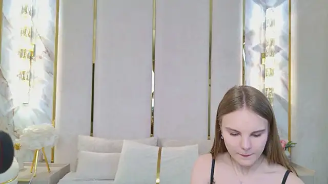 Snapshot of Lili_Lohan chatting on 19, 5, 2026 Lili Lohan online show from 19, 5, 2026