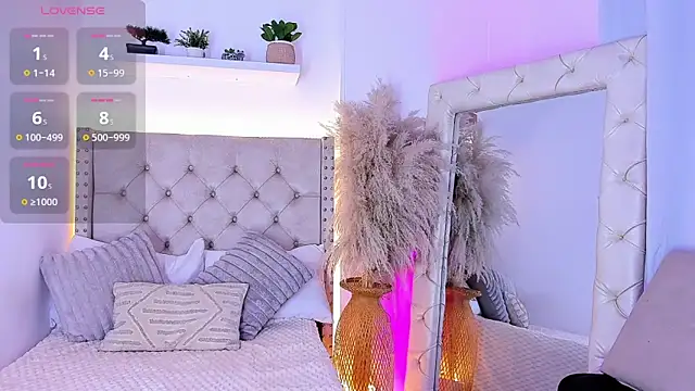 mia juicy  online show from 28, 10, 2025