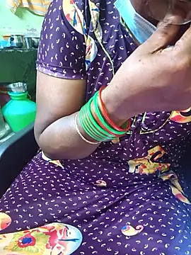 Snapshot of Tamilselviroja- chatting on 1, 4, 2026 Tamilselviroja- online show from 1, 4, 2026