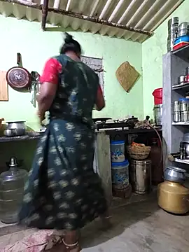 Snapshot of Tamilselviroja- chatting on 2, 4, 2026 Tamilselviroja- online show from 2, 4, 2026