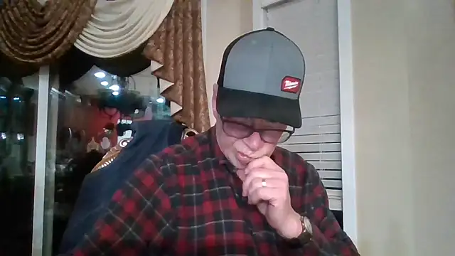 Snapshot of Farmall400 chatting on 2, 4, 2026 Farmall400 online show from 2, 4, 2026