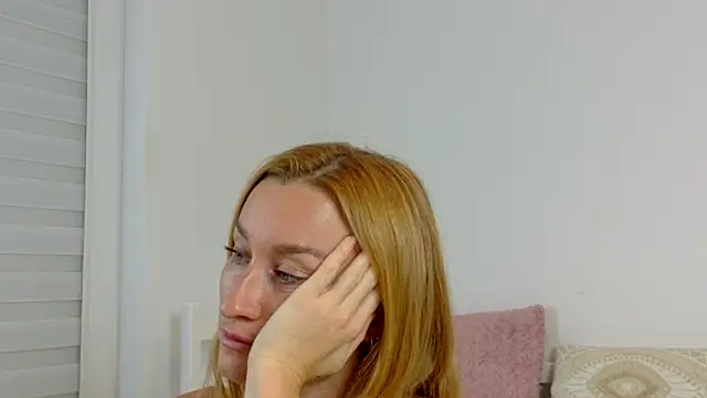 MysticRoxanne online show from 6, 10, 2025