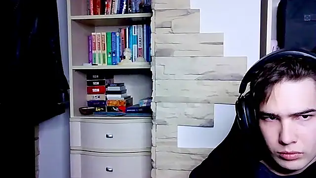 Snapshot of _Chris_Next_Door_ chatting on 8, 10, 2025  Chris Next Door  online show from 8, 10, 2025