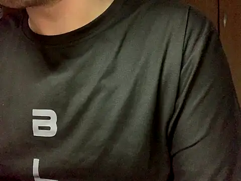 Snapshot of cazzo18cm3 chatting on 30, 11, 2025 cazzo18cm3 online show from 30, 11, 2025