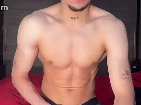 Snapshot of strongManLatino chatting on 9, 5, 2026 strongManLatino online show from 9, 5, 2026