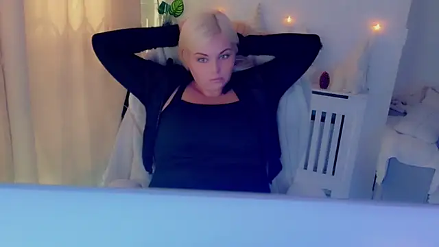 Snapshot of Siren-xiv chatting on 5, 12, 2025 Siren-xiv online show from 5, 12, 2025