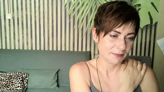 Ashley Brookss online show from 17, 10, 2025