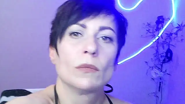 Ashley Brookss online show from 2, 11, 2025