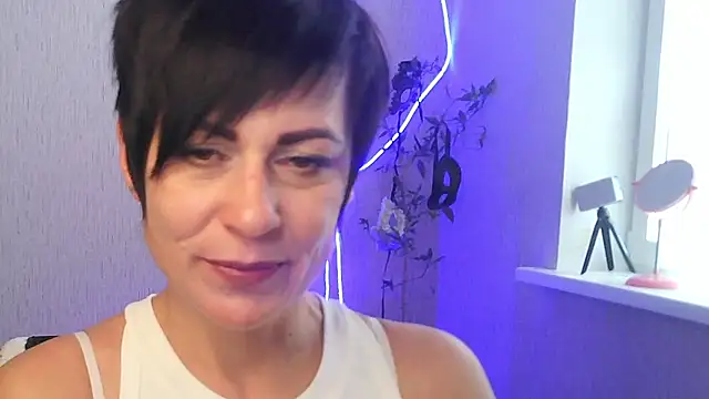 Ashley Brookss online show from 10, 11, 2025