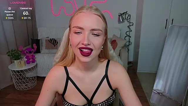 TessaGrays online show from 30, 4, 2026