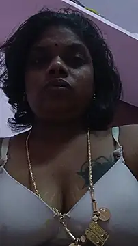 Snapshot of Kanneeswari chatting on 24, 11, 2025 Kanneeswari online show from 24, 11, 2025