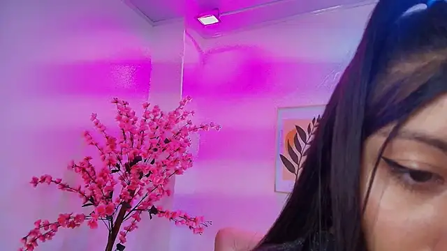 Snapshot of Gabriela_milani chatting on 8, 10, 2025 Gabriela milani online show from 8, 10, 2025