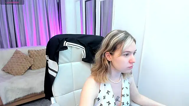 Lucia Copper online show from 30, 10, 2025