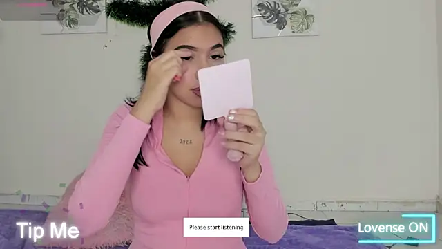 Ainoa Pink online show from 3, 12, 2025